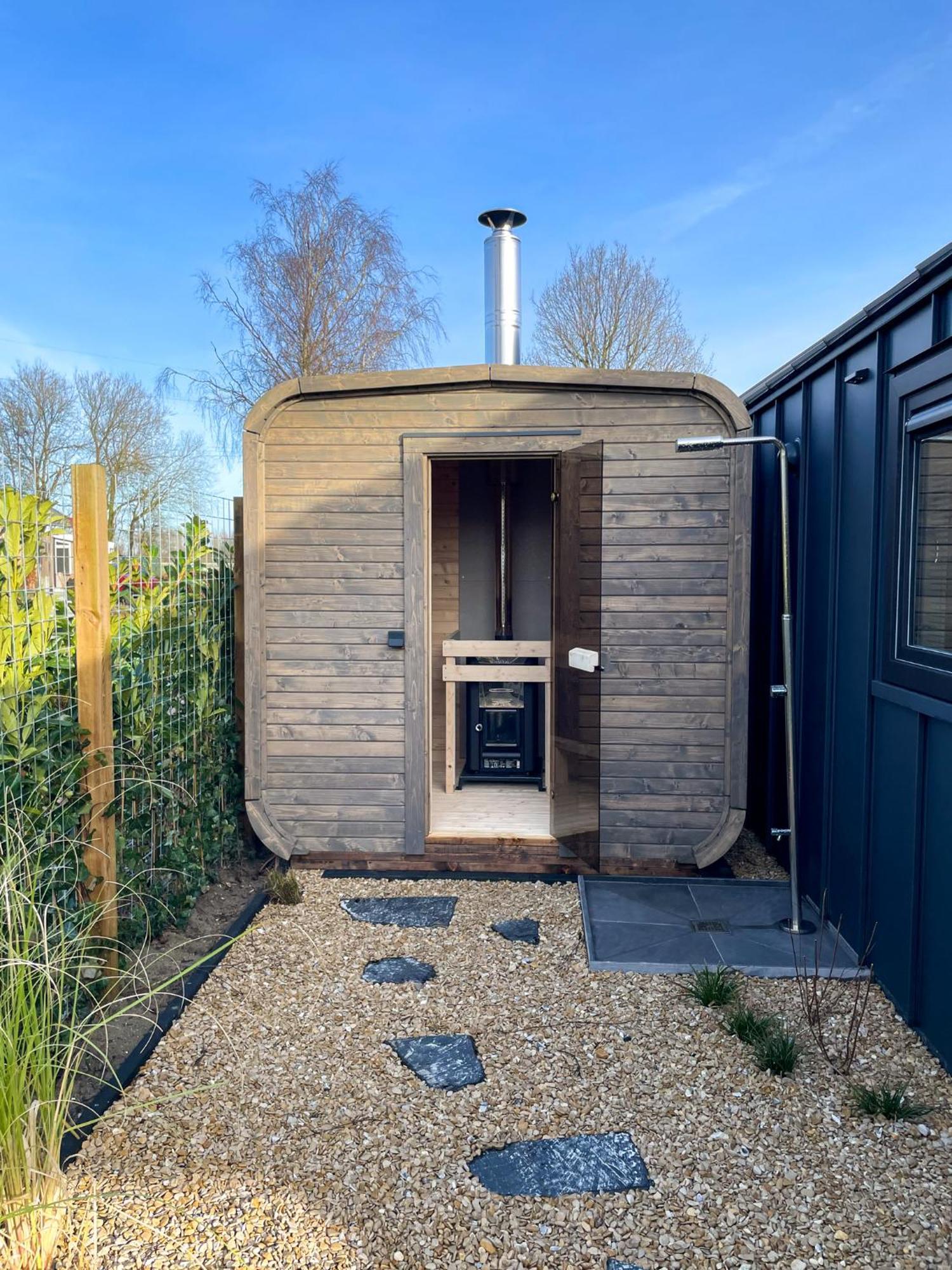 Appartement Lobsters In ' Wellness With Private Hottub, Private Sauna And Outdoor Shower ' Airco's ' Free Wifi ' Complimentary Bed Linen And Towels