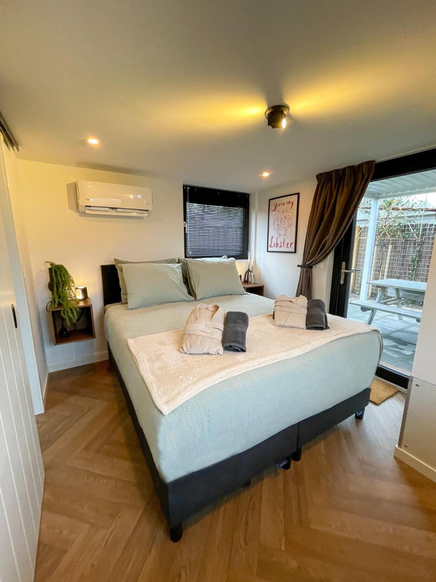 Appartement Lobsters In ' Wellness With Private Hottub, Private Sauna And Outdoor Shower ' Airco's ' Free Wifi ' Complimentary Bed Linen And Towels *